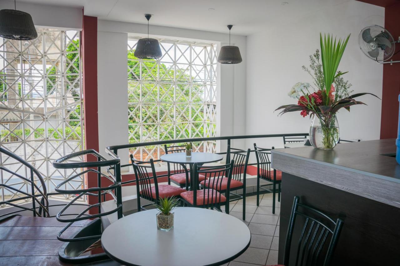 Hostal "Centrika" Tarapoto Exterior foto
