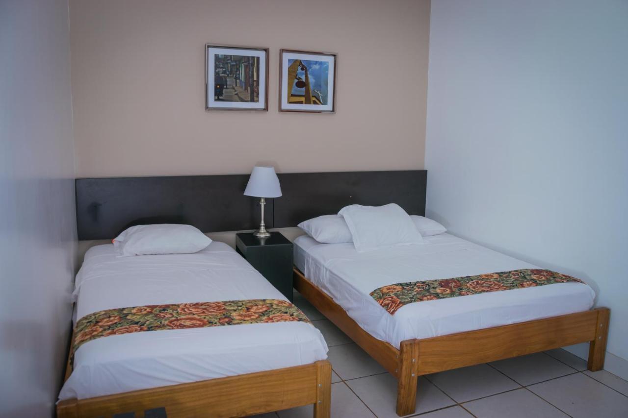 Hostal "Centrika" Tarapoto Exterior foto